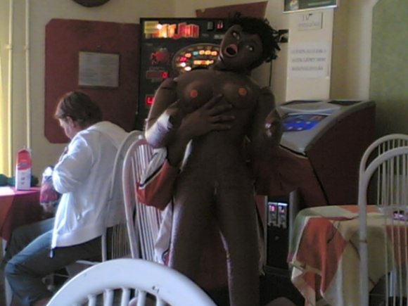 Van aki nem bírja ki hazáig  🙂