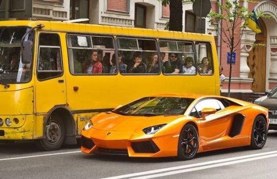 Megbámulták . . . .