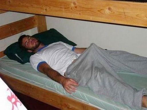 Alszol vazze ? - A farkad meg áll !?