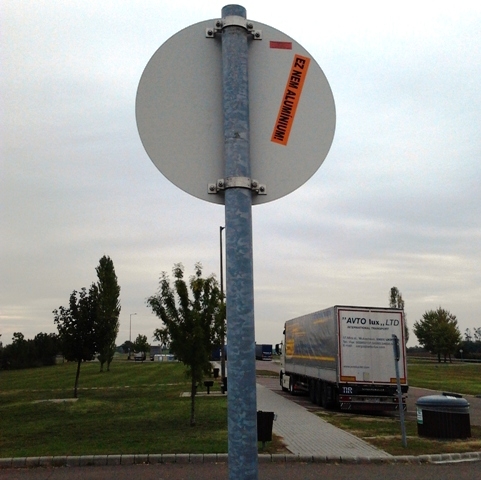 Az M3-as autópálya egyik parkolójában