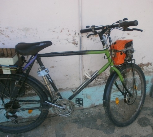 Láncfűrésszel előre !