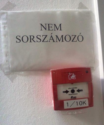 Egy Bp-i okmányirodában . . .