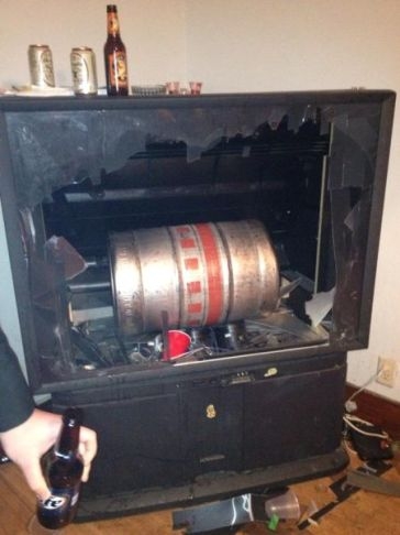 Amikor eldurvul egy házibuli . . .