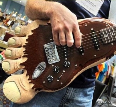 Csak egy gitár . . .