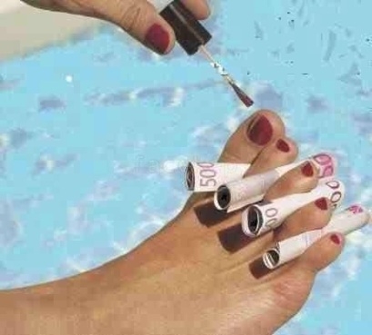 Körömfestés gazdagéknál !?