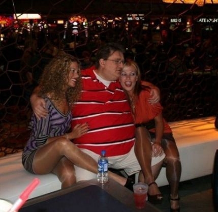 A lányok most tudták meg, hogy a bácsi nyert a lottón