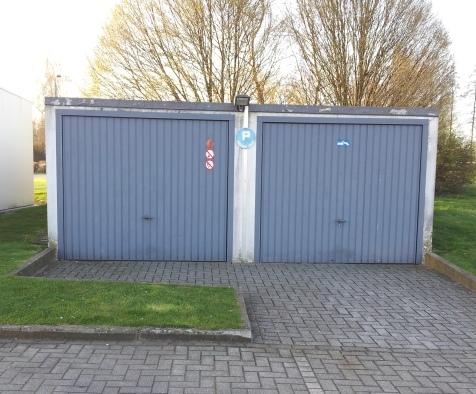 Kiadó a baloldali garázs