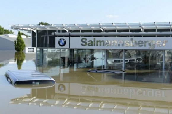Német BMW szalon árvíz idején...
