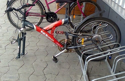 Eközben a Tescónál . . .