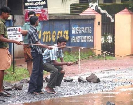 Eközben Indiában . . . 