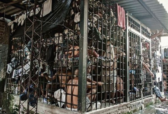 Egy élmény lehet itt dekolni . . .