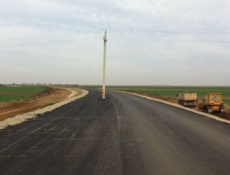 Új út épül Romániában . . .