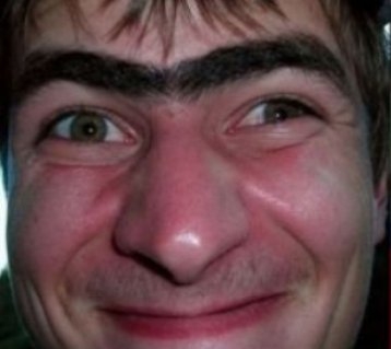 Csak egy szemöldök . . .