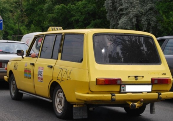 Sárga-taxik Budapesten
