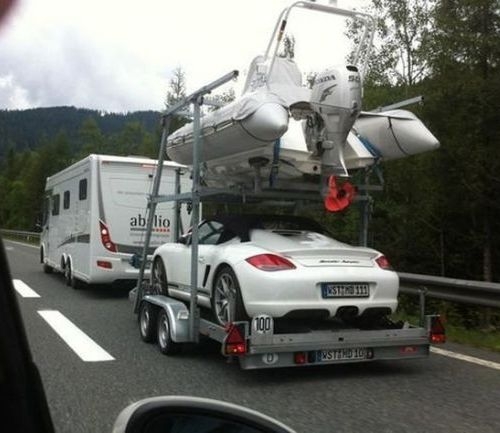 Nyaralni indul egy német nyugdíjas