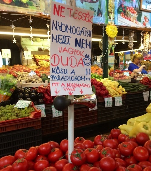 Info a zöldséges standon . . .