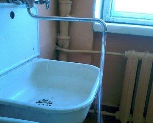 Mondtam a szerelőnek, hogy legyen túlfolyó is...