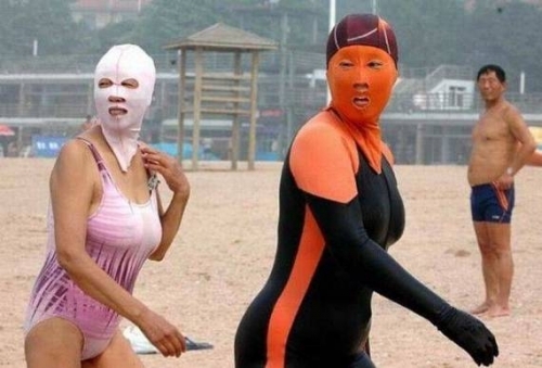 Eközben a kínai strandon