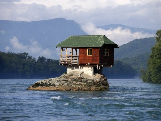 Magányra vágyott . . .