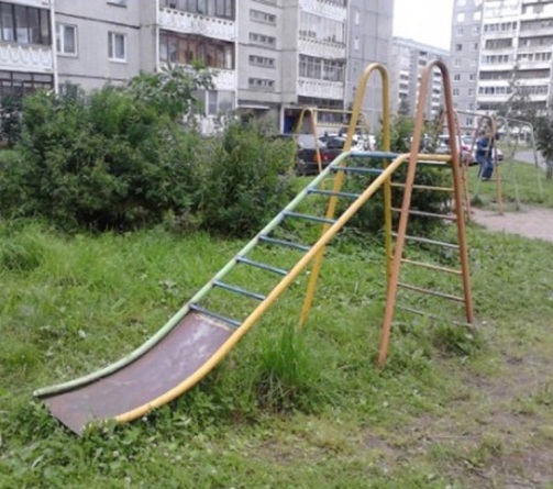 Eközben egy orosz játszótéren . . .