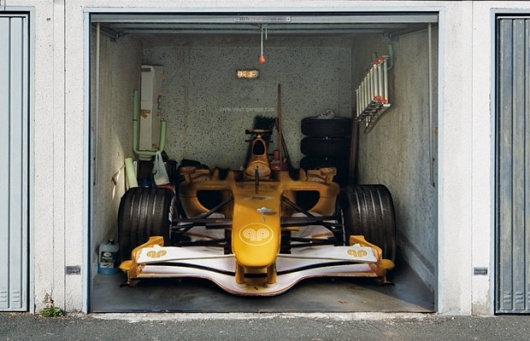 Csak egy garázsajtó matrica