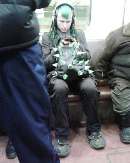 Eközben a metrón...