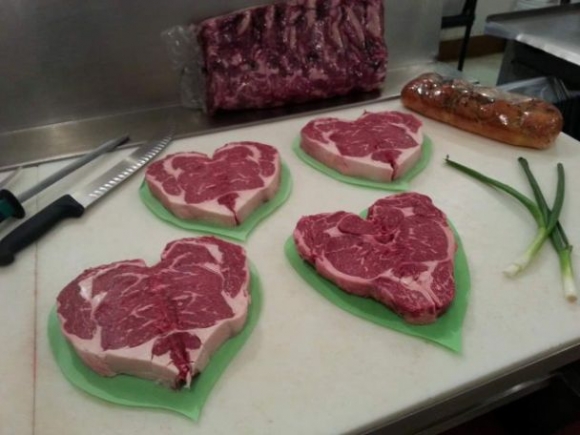 A húsüzemben is készültek a Valentin napra...