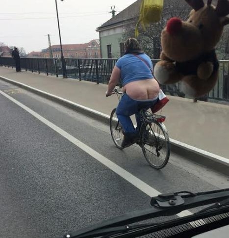 Ma Győrben villant, a kőműves dekoltázs