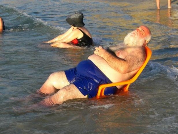 Mert a pasik is járnak strandra...