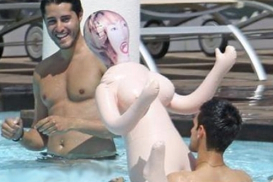 Holnap kiviszem a csajomat a strandra...