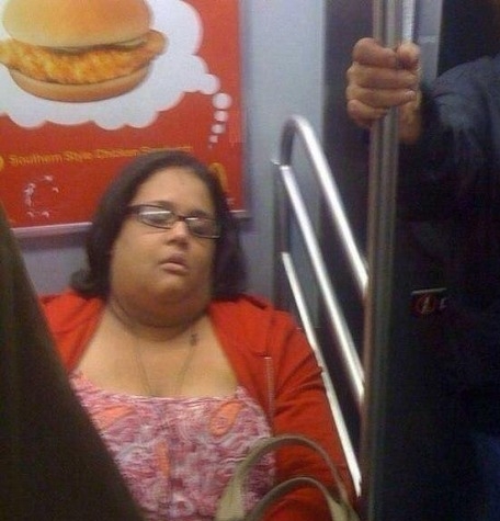 Egy gonosz kis fotó a metrón