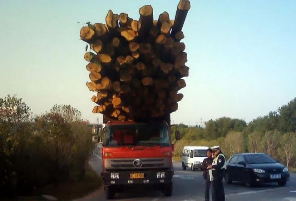 Ezek a zsandárok állandóan belekötnek az ártatlan sofőrökbe
