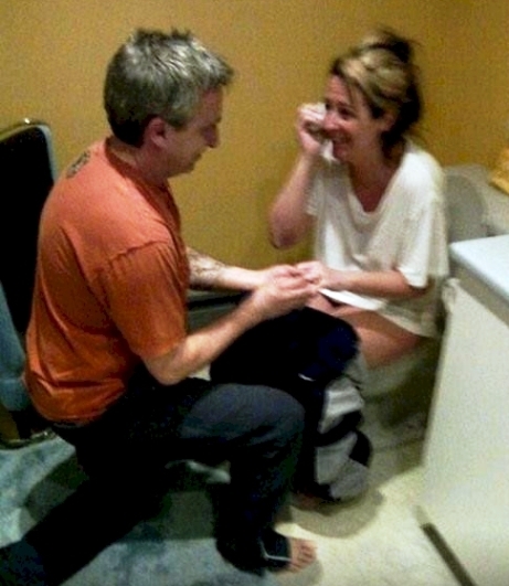 Egy romantikus pillanat a budiban