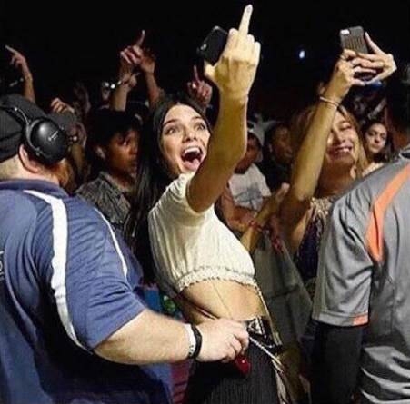 Amikor látod, hogy épp elolvasta...