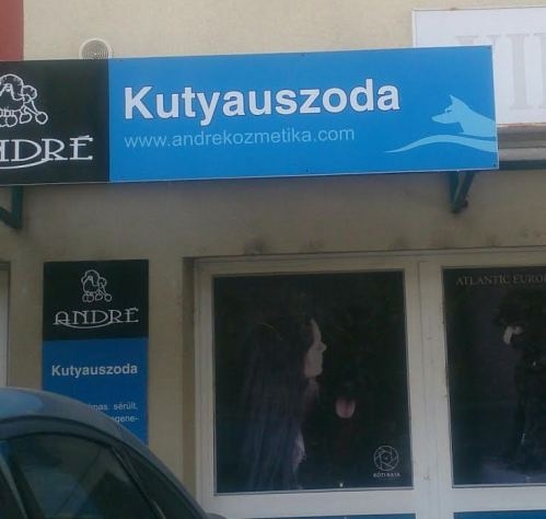 Eközben a gazdagréti lakótelepen