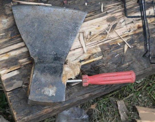 Kimegyek egy kis fát hasogatni...