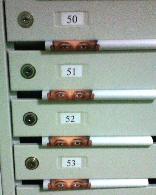 Amikor poénkodni akar kicsit a postás