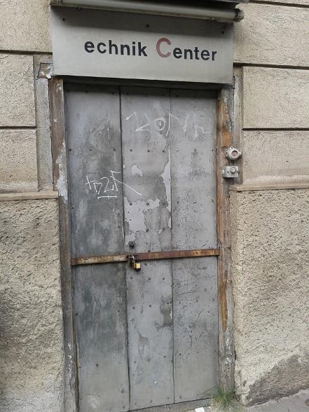 Eközben a sógoroknál