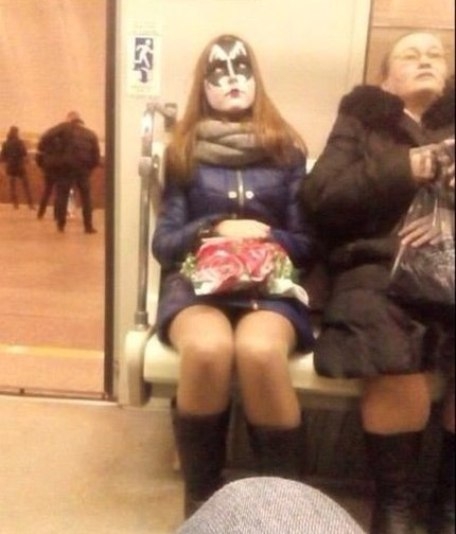 Eközben a metrón...