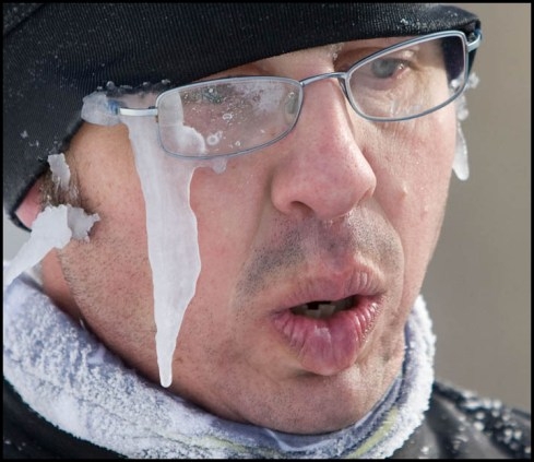 Reggel elküldött az asszony a boltba zsemléért