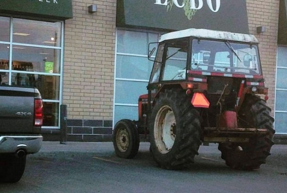 Nem az a paraszt, aki traktorral megy a boltba, 