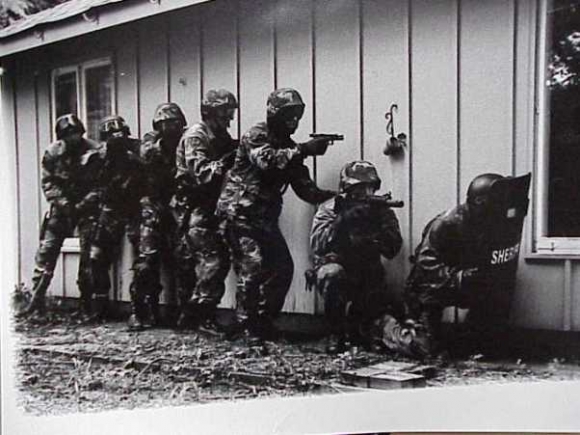 Ti ketten menjetek előre...