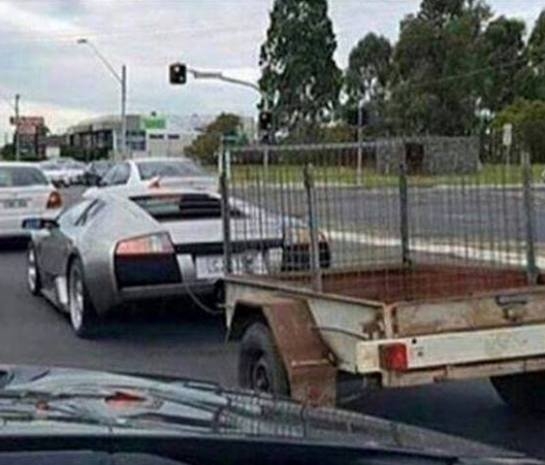 Amikor telitalálatosod van a lottón, de legbelül paraszt maradsz