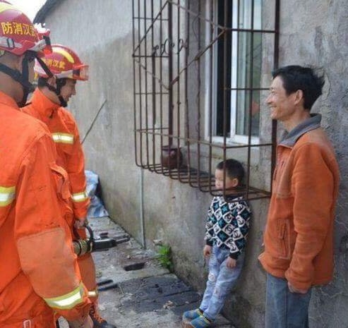 Amikor 5 percre magára hagyod a hülye, részeg haverodat