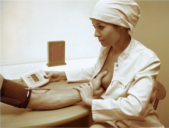 Akinek alacsony a vérnyomása, annak Dóra nővér méri meg!