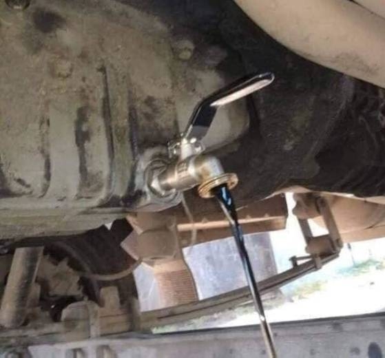 Nem akart bajlódni mindig a csavarral...