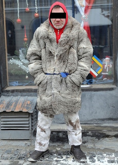 Gyula barátom panaszkodott, hogy ő nem tud téli kabátba sz@rni...