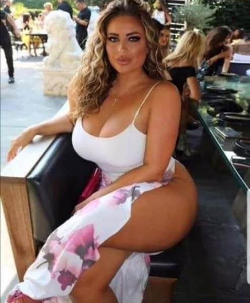 Pár hete a faluba érkezett Brigitta, a gyógyító...