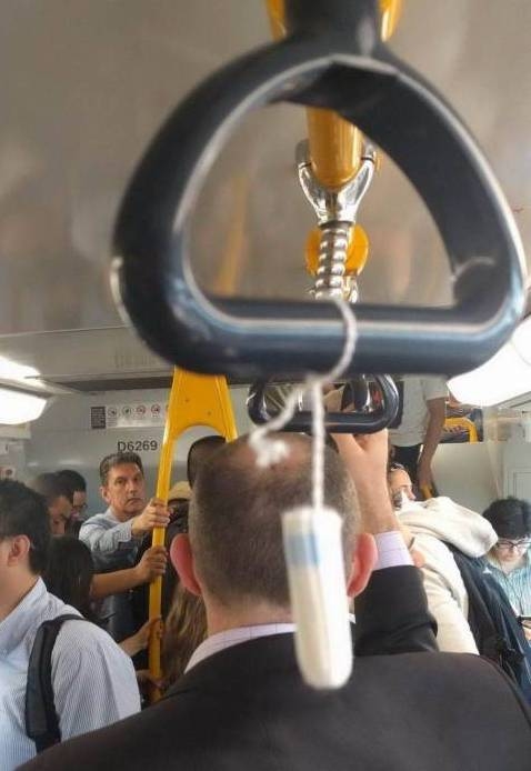 Egy testfolyadék felszívó a metrón...