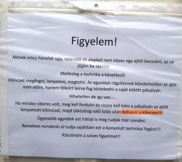 Melóhely, iroda bejárati ajtó